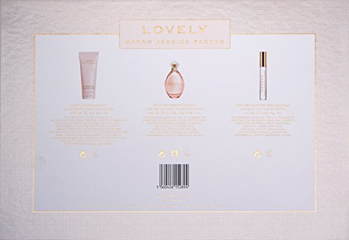 Lovely De Sarah Jessica Parker Para Mujeres 3 Pza. Set De Regalo (Eau De Parfum Vaporizador 3.4 Oz + Loción Corporal 6.7 Oz + Eau De Parfum Roller Ball 0.34 Oz Miniatura)