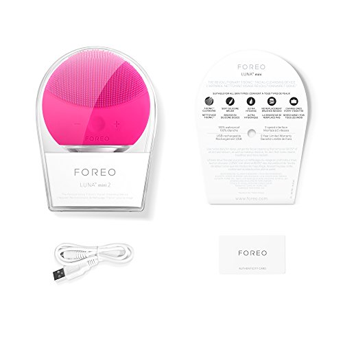 LUNA mini 2 de FOREO es el limpiador facial con modo anti-edad. Un cepillo facial sónico de silicona, para todo tipo de piel |Fuchsia| Recargable a través USB