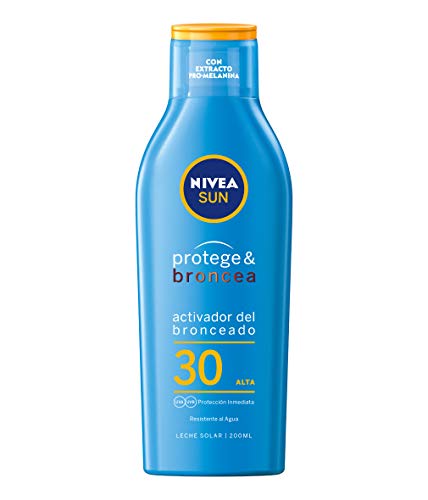 NIVEA SUN Protege & Broncea Leche Solar Activadora del Bronceado FP30 (1 x 200 ml), potenciador del bronceado resistente al agua, protección solar alta