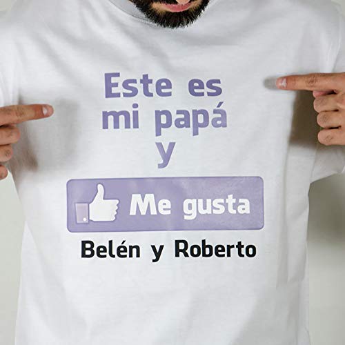 Calledelregalo Regalo para Padres por su cumpleaños, Navidad o el Día del Padre: Camiseta Personalizada Blanca 'Me Gusta' con su Nombre y el de Sus Hijos en Varias Tallas