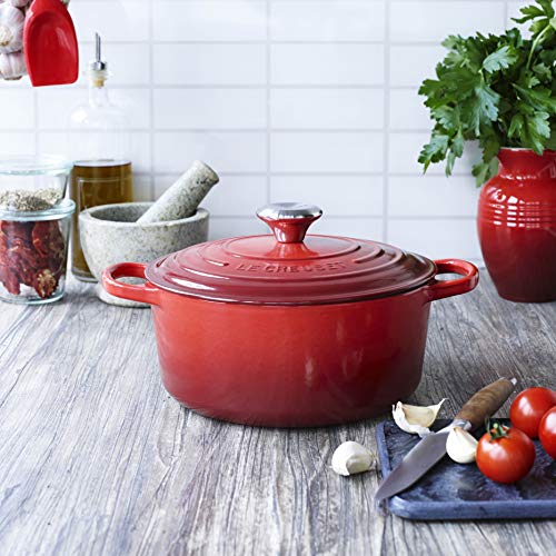 LE CREUSET Evolution Cocotte con Tapa, Redonda, Todas Las Fuentes de Calor Incl. inducción, 4,2 l, Hierro Fundido, Rojo (Cereza), 24 cm