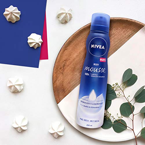 NIVEA Body Mousse Nutritiva, mousse con sérum hidratante para piel seca y muy seca, mousse corporal de rápida absorción con aceite de almendras - pack de 6 x 200 ml