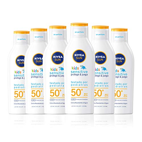 NIVEA SUN Kids Sensitive Protege & Juega Leche Solar para niños FP 50+ en pack de 6 (6 x 200 ml), protector solar infantil resistente al agua, protección solar muy alta