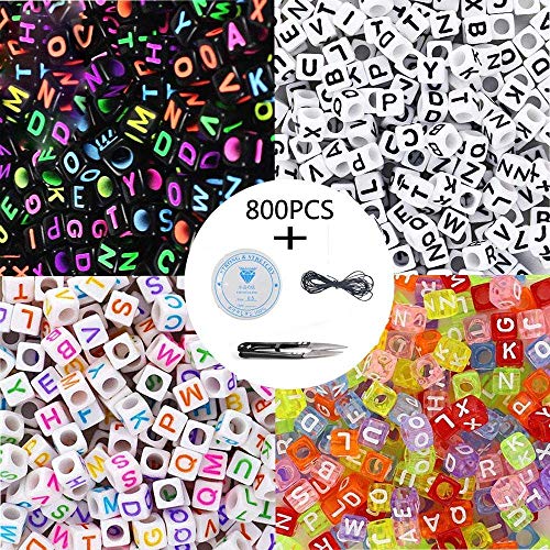 800pcs 4 letras de letras del alfabeto de acrílico de color A-Z Cube los granos con 1 cortador de hilo 1 cordón negro y 1 hilo de seda para joyería Hacer a los niños DIY collar pulsera