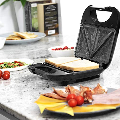 Cecotec Parrilla Eléctrica Rock´n Toast Fifty-Fifty. Revestimiento Antiadherente RockStone, Capacidad para 2 Sandwiches, Superficie Triángulos, Asa Tacto Frío, Recogecables, 750 W