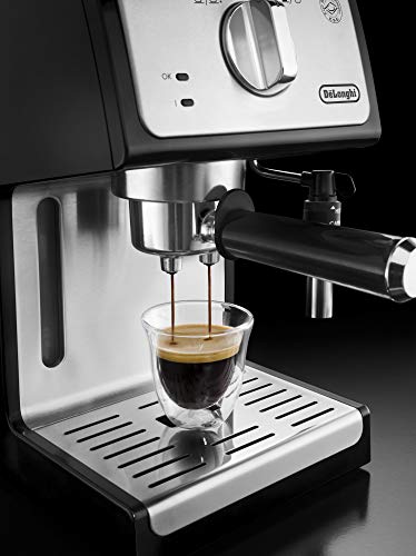 De'longhi - Cafetera de Bomba Tradicional para Espresso y Cappuccino, Admite Café Molido y Monodosis, 2 Tazas Simultáneamente, Depósito de Agua de 1.1 l, 1100 W, ECP 35.31, Negro y Plata