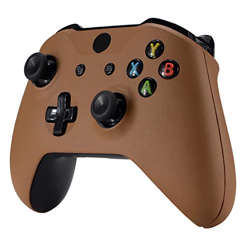 eXtremeRate Carcasa para Parte Delantera&Grips de Mando Xbox One S/X Protector Shell de Textura Cuero PU Funda Frontal con Placa de Agarres para Control Xbox One X One S-Modelo 1708(Marrón)