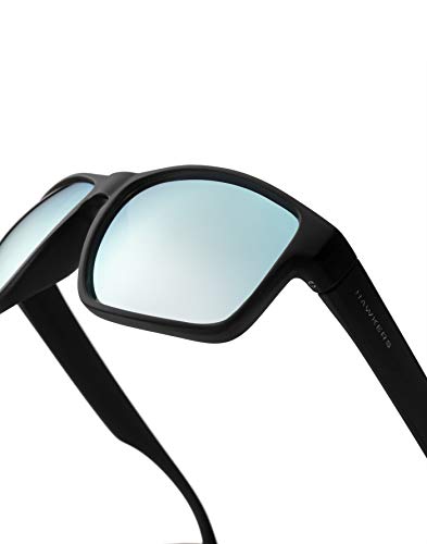 HAWKERS Gafas de Sol Deportivas Faster, para Hombre y Mujer, con Montura negra mate y lente cromada azul cielo con efecto espejo, Protección UV400