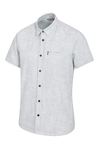 Mountain Warehouse Camisa de Manga Corta Textura de Fibra de Coco Hombre - 100% algodón, Corte Recto, Forrada con Malla, Bolsillo de Cremallera en el Pecho - Vacaciones Azul Denim L