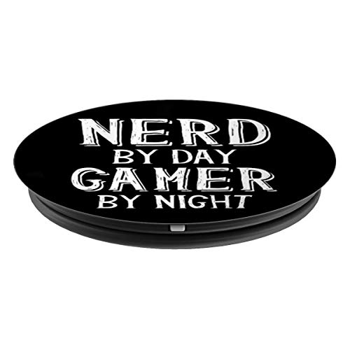 Nerd By Day Gamer By Night - Esports Video Gaming Nerd PopSockets Agarre y Soporte para Teléfonos y Tabletas