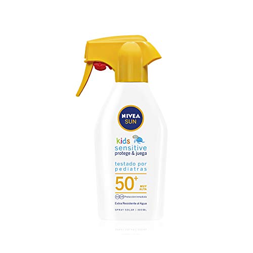 NIVEA SUN Kids Sensitive Protege & Juega Spray Pistola FP 50+, spray solar extra resistente al agua para piel sensible, protector solar para niños - 1 x 300 ml