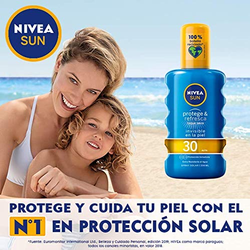 NIVEA SUN Protege & Refresca Spray Solar FP30 (1 x 200 ml), spray con protección UVA/UVB, protección solar alta invisible, refrescante y resistente al agua