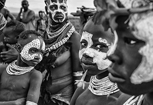 Impresión artística/Póster: Joxe Inazio Kuesta Garmendia Members of a Karo Tribe in The OMO Valley Ethiopia - Impresión, Foto, póster artístico, 95x65 cm