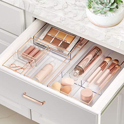 mDesign Organizador de Maquillaje – Útiles Cajas organizadoras para cosméticos, labiales, esmaltes de uñas, etc. – Cajas apilables para baño o Dormitorio – Transparente y Dorado Rojizo