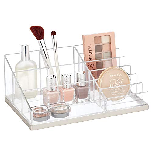 mDesign Práctico organizador de maquillaje – Decorativa caja para guardar cosméticos como esmaltes de uñas o polveras – Expositor de maquillaje con 10 compartimentos – transparente/plateado mate