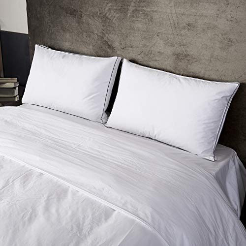 UMI. by Amazon – Almohadas de Plumón y Plumas de Ganso Blanco con Bordes Grises con Cubierta de 100% Algodón, Anti-ácaros, Blanco, 48 X 74 cm X 3.8cm, Pack de 2