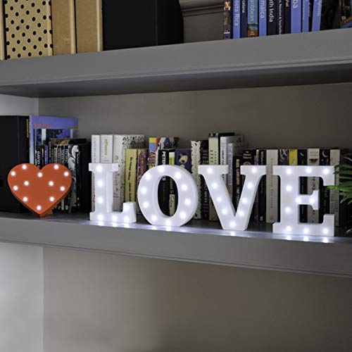 Up in Lights Muestra decorativa de madera blanca de las letras del LED - colgante de pared con pilas - Letra C