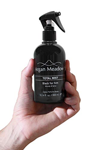 Argan Meadow Ambientador en Spray Black for Him Total Mist para la casa de 300ml. Bruma en Spray para hogar con Aroma a sándalo y Pimienta Negra, terroso y amaderado Aire Fresco, Ambiente Cálido