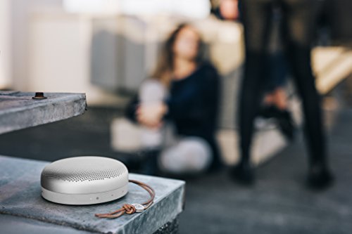 Bang & Olufsen Beoplay A1 - Altavoz Bluetooth portátil con micrófono, Natural