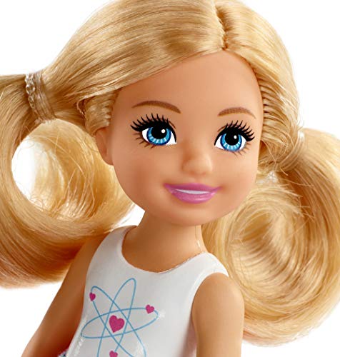 Barbie Chelsea Vamos de viaje con perrito, muñeca con accesorios, regalo para niñas y niños 3-9 años (Mattel FWV20)