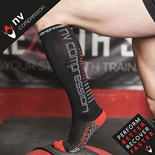 NV Compression 365 Cushion Calcetines Compresión Negros - Cushioned Compression Socks - Black - For Sports Recovery, Work, Flight - Running, Cycling, Soccer, Rugby, Gym, Golf (Negro/Rojo Rayas, Med)