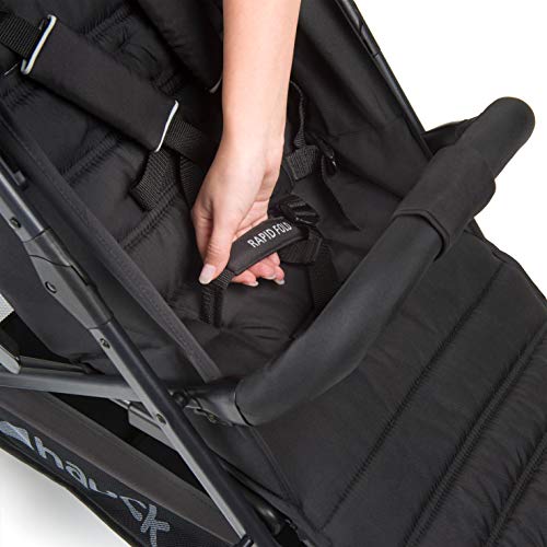 Hauck Rapid 4 Plus Trio Set - Carrito de bebe 3 in 1, de 0 meses a 25 kg, adaptable a Isofix, capazo, respaldo reclinable, manillar ajustable en altura, plegado con una mano, grupo 0+, negro rojo