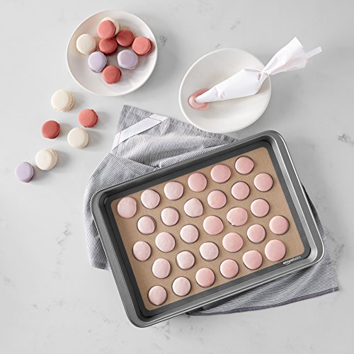 AmazonBasics - Tapete de silicona para hornear macarons, juego de 2 unidades