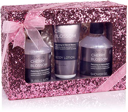 BRUBAKER Cosmetics Set de Baño y Ducha "Cherry Blossom Skin + Spa" con Aroma a Cerezo en Flor - Set de Regalo para Mujer de 4 piezas - Wellness Kit Purpurina rosa + Bolsa de Cosméticos