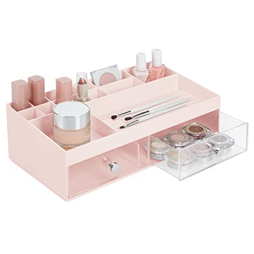 mDesign Organizador de cosméticos – Prácticas cajas para maquillaje con 2 cajones y 15 compartimentos para pintaúñas, talco y más – Cajoneras de plástico para cosmética – rosa/transparente