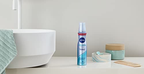 NIVEA Espuma fijadora de volumen extra fuerte (150 ml), con pantenol y vitamina B3, espuma voluminizadora para peinados flexibles con duración de 24 horas.