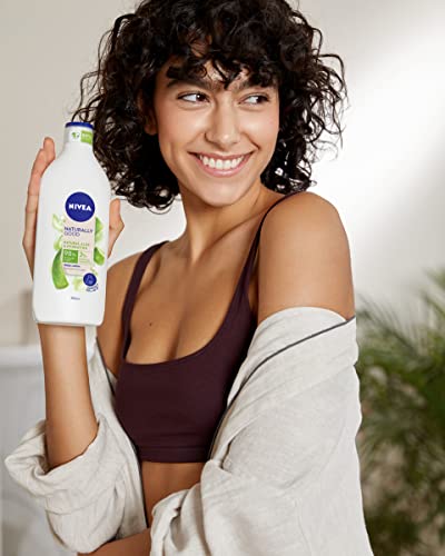 NIVEA Neceser Naturally Good Cuidado Natural con Aloe Vera, set de regalo, loción hidratante (350 ml), crema de día (50 ml), desodorante (50 ml) y bálsamo labial (4,8 g)