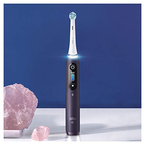 Oral-B iO 8 Edición Especial Cepillo De Dientes Eléctrico, 1 Mango Morado Recargable Con Tecnología Magnética De Braun, 1 Funda Viaje + Pack De 2 Cabezales De Recambio Originales iO Ultimate Clean