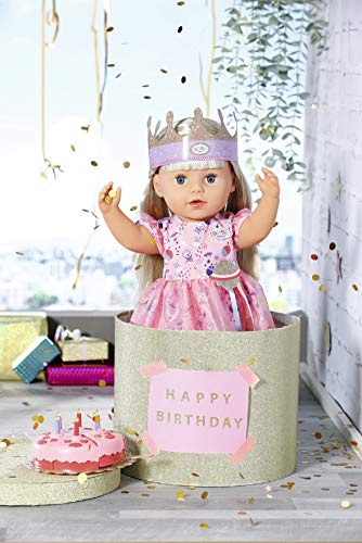 BABY born Deluxe Happy Birthday - Conjunto 43 cm, Para Niños A Partir de 3 Años, Fácil de Usar para Manos Pequeñas, Incluye Conjunto de Cumpleaños, Vestido, Zapatos, Corona y Tarta