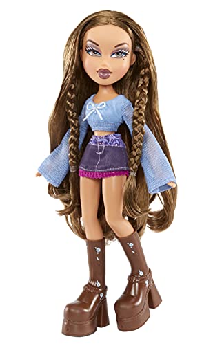 Bratz Edición Especial 20 Años Muñeca de moda original Yasmin - Caja holográfica y póster - Coleccionable - Réplica de la versión de 2001 - Incluye 2 vestidos, zapatos, bolso y más