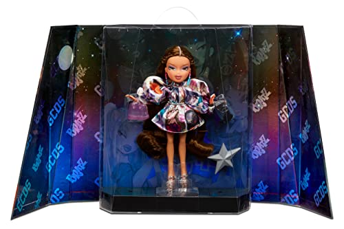 Bratz x GCDS Muñeca de Moda Yasmin en edición Especial-con Vestido, Accesorios, Cepillo para el Pelo y más-Articulada-Caja Premium-Edad: 7+ años, Color (573470)