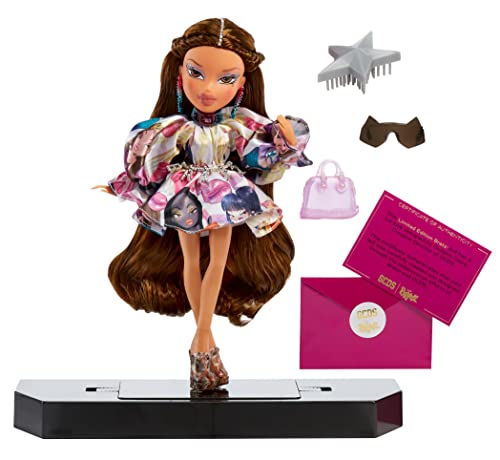 Bratz x GCDS Muñeca de Moda Yasmin en edición Especial-con Vestido, Accesorios, Cepillo para el Pelo y más-Articulada-Caja Premium-Edad: 7+ años, Color (573470)