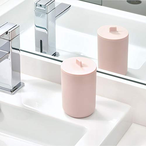 iDesign Algodonero con tapa, bote con tapa redondo y de plástico para guardar cosméticos y maquillaje, accesorios de baño para bastoncillos y discos de algodón, rosa