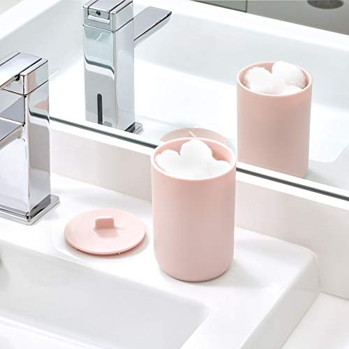 iDesign Algodonero con tapa, bote con tapa redondo y de plástico para guardar cosméticos y maquillaje, accesorios de baño para bastoncillos y discos de algodón, rosa