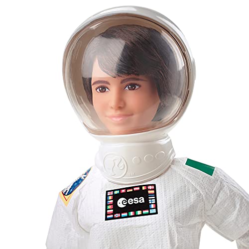 Barbie Signature Samantha Cristoforetti, muñeca astronauta de colección de juguete (Mattel GTJ81)