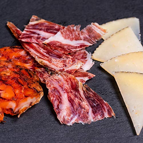 Cesta Gourmet Regalo - Lote Embutidos Gourmet - Embutidos Ibericos, Queso, Rizaditos de Pan Guapo, Mermelada de Pisto Vegana, Vino Tinto, Aceite Oliva Virgen Extra (Sin Lazo)