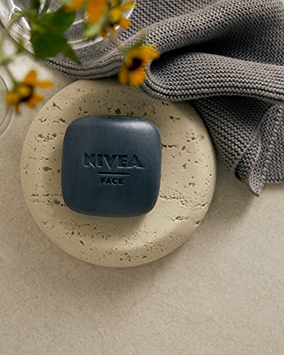 NIVEA Naturally Clean Exfoliante Facial Sólido Limpieza Profunda (1 x 75 g), limpiador facial 100% de origen natural, pastilla enriquecida con carbón activo