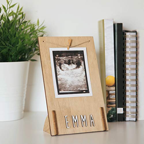 Vintiun | Marco de Fotos Personalizado con Tu Nombre | Caballete Portafotos de Madera Original | Marco Personalizable para Regalo, Bebe, Comunión, Bautizo, Pareja | Formato con Pinza