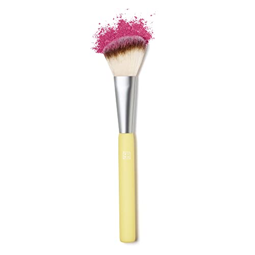 3ina 3INA Makeup - Vegano - Cruelty Free - The Angle Blush Brush - Brocha angular para colorete y polvos - Cerdas suaves y sintéticas - Aplicación precisa de 52 g