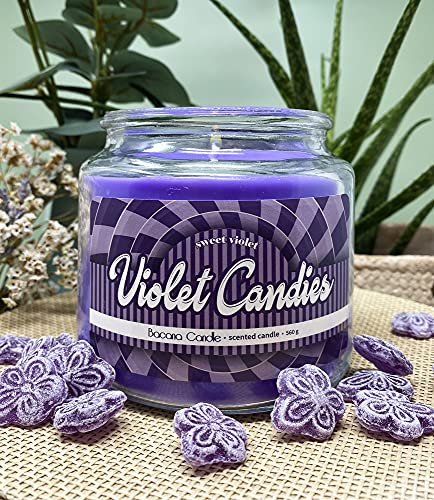 Bacana Candle - Vela Perfumada en Vaso - Vela Aromática en Frasco de Vidrio con Tapa - Vela Original para Regalo - 560 gramos, 80-110 Horas de Combustión - Violet Candies