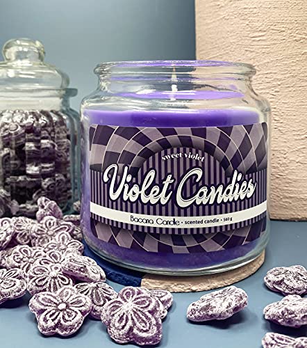 Bacana Candle - Vela Perfumada en Vaso - Vela Aromática en Frasco de Vidrio con Tapa - Vela Original para Regalo - 560 gramos, 80-110 Horas de Combustión - Violet Candies