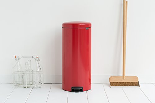 Brabantia Newicon-Cubo de Basura con Pedal, 30 l, Color Passion Red, Acero Inoxidable, Rojo pasión