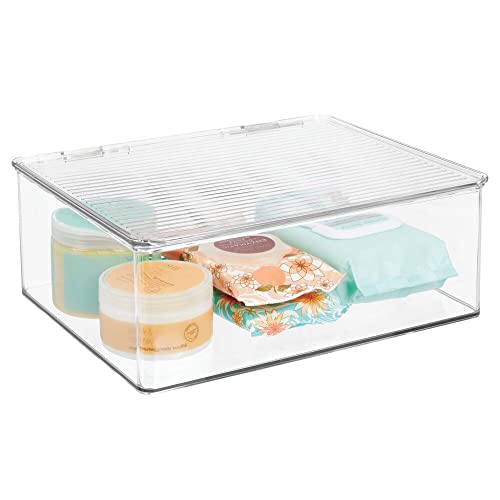 mDesign Organizador de maquillaje apilable – Práctica caja transparente hecha de plástico sin BPA con tapa incluida – Organizador de baño para jabones, toallas, lociones y demás – transparente