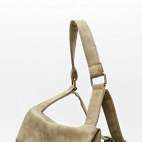 MISAKO Mochila Antirrobo NILI Símil Piel Camel | Bolso Mochila de Moda Casual Pequeña Efecto Antelina | Asas regulables | Diseño práctico para Diario - 29x33x13cm