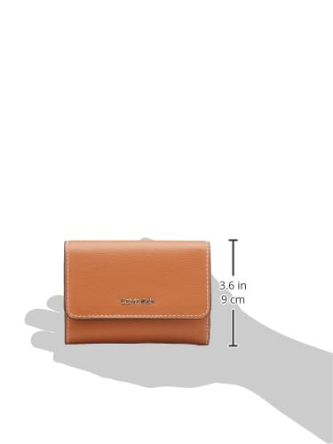 Calvin Klein CK Must - Cartera de Tres Pliegues para Mujer, coñac, OS