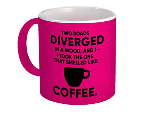 Dos caminos divergentes olían a café : Taza de Regalo : Amante del café divertido - Rosa neón